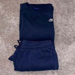 Set of Men’s Nike fleece sweatshirt and joggers. Size XXL. Color navy blue.